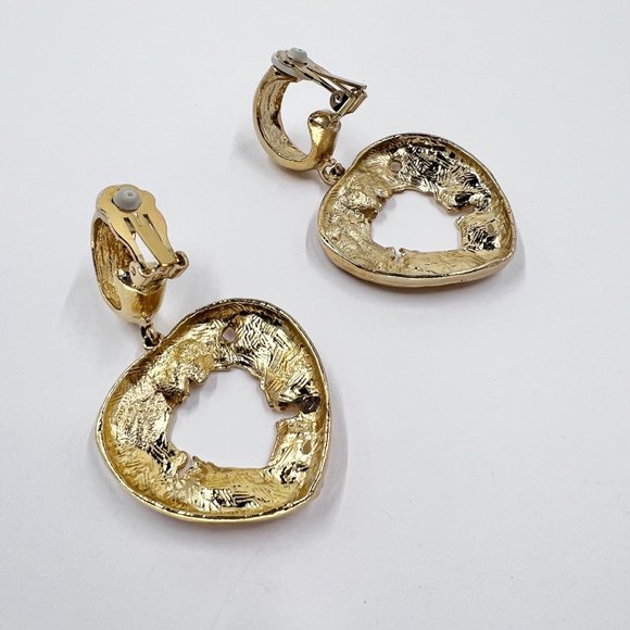 🎉HP🎉 NWOT - Chunky Gold Tone Large Rip Textured Open Heart Clip-On Earrings - Picture 5 of 6